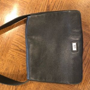 Pretty black purse !